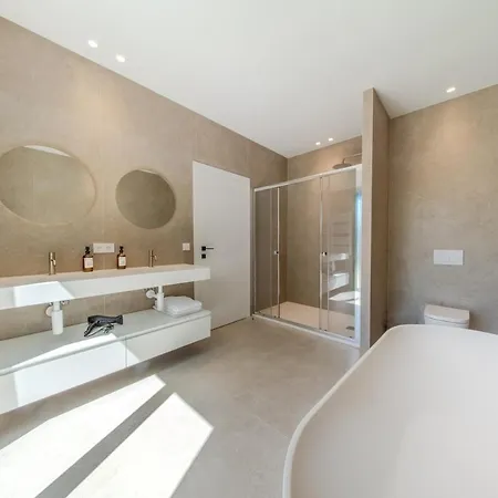 Villa Panoramic-view Villa, 5 En-suites, Pool, Sleeps 10 *