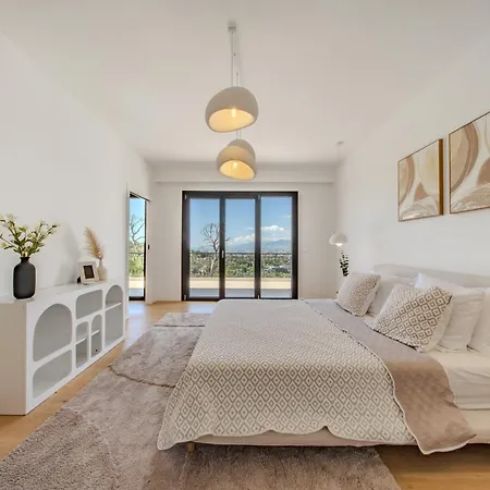 Panoramic-view Villa, 5 En-suites, Pool, Sleeps 10 * Nice