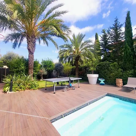 3 Bedrooms With Private Garden And Pool