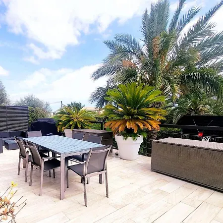 3 Bedrooms With Private Garden And Pool