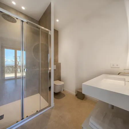 Panoramic-view Villa, 5 En-suites, Pool, Sleeps 10 * Nice