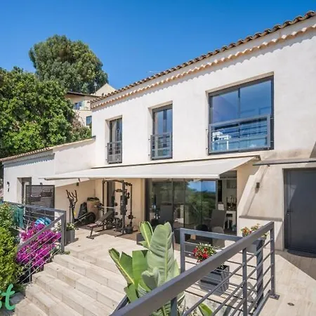 Holiday home 3 Bedrooms With Private Garden And Pool