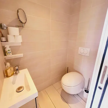 3 Bedrooms With Private Garden And Pool Holiday home