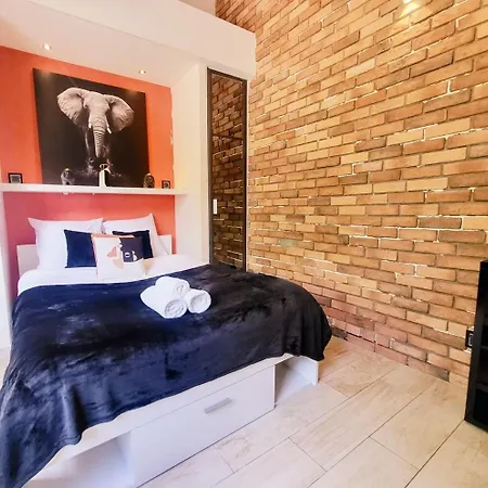 3 Bedrooms With Private Garden And Pool *