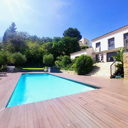 3 Bedrooms With Private Garden And Pool Nice