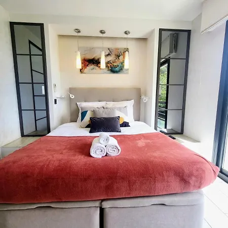 3 Bedrooms With Private Garden And Pool *