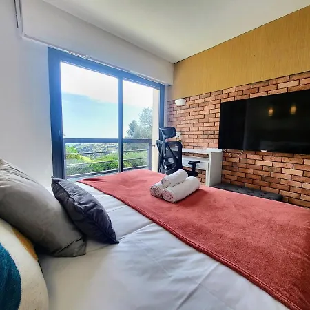 3 Bedrooms With Private Garden And Pool Holiday home *