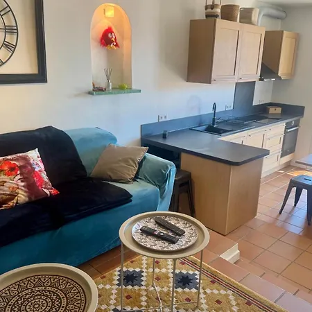 Beautiful 45 M With Terrace In *
