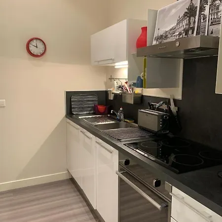 Charming Air-conditioned Apartment-prime Location In Old *
