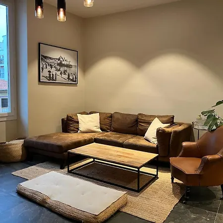 Urban Design 6 People Near Dowtown With Air Conditioning & Netflix *