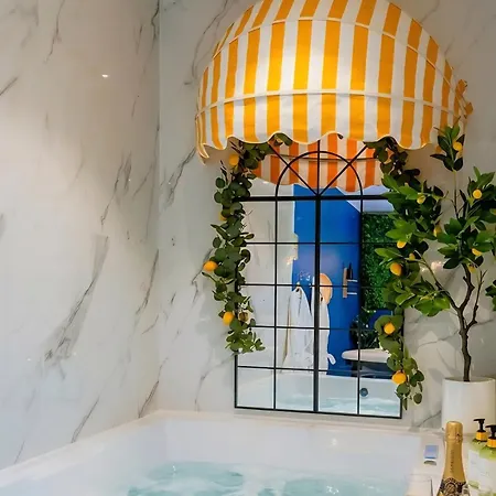 Ciao Bella Wellness - Luxury Jacuzzi, Massage Table & Ac In Appartement *