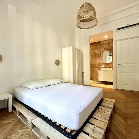 Urban Charm 6 People Near Dowtown With Air Conditioning & Netflix Apartment Nice