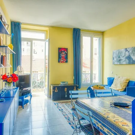 Bright Two-room With Terrace In Jean-medecin *