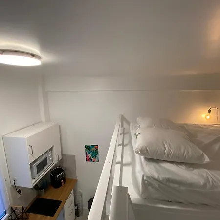 1 Garibaldi Apartment *