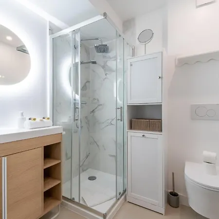 With 1 Bedroom, Gambetta, Russian Church Apartment