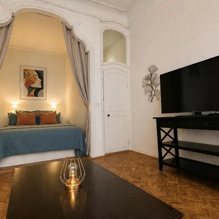 In Vieux-nice, Saleya Apartment