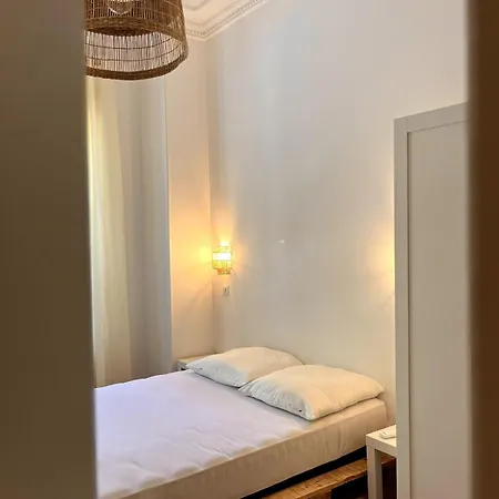 Urban Charm 6 People Near Dowtown With Air Conditioning & Netflix Nice