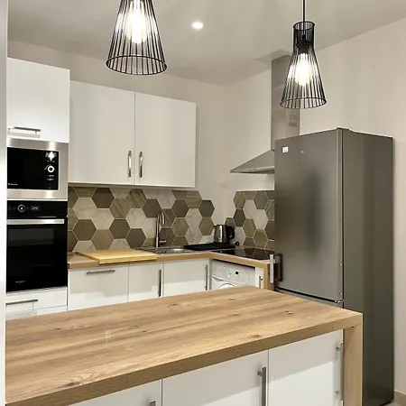 Urban Charm 6 People Near Dowtown With Air Conditioning & Netflix * Nice