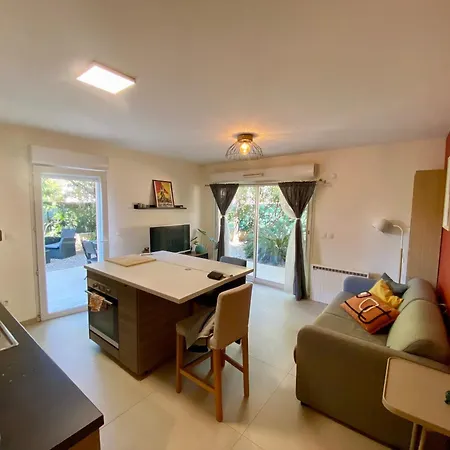 West Ground-floor One Bedroom With Parking, Garden, Pool Nice