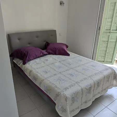 2 In Nice, Center