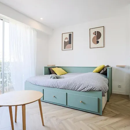 Apartment Perfectly Located Between Sea And Center Nice