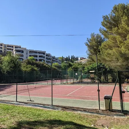 Avec Terrasse - Piscine - Tennis - Gardien Apartment