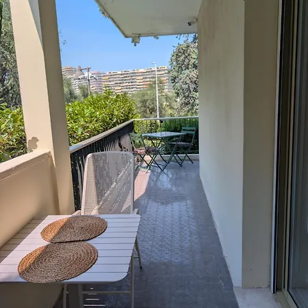 In A Luxury Community * Nice