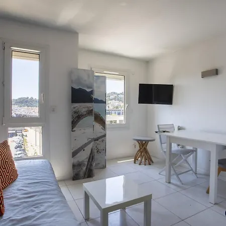 Apartment Air-conditioned Near The Train Station *