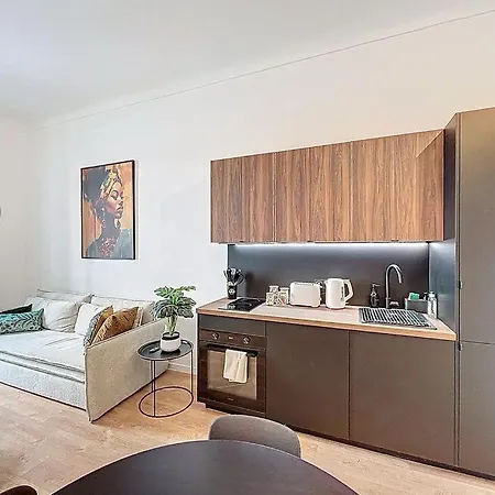 Beautiful With Terrace And Balcony Apartment *