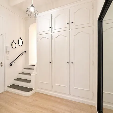 In Vieux-nice, Saleya Apartment