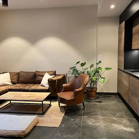 Urban Design 6 People Near Dowtown With Air Conditioning & Netflix Apartment Nice
