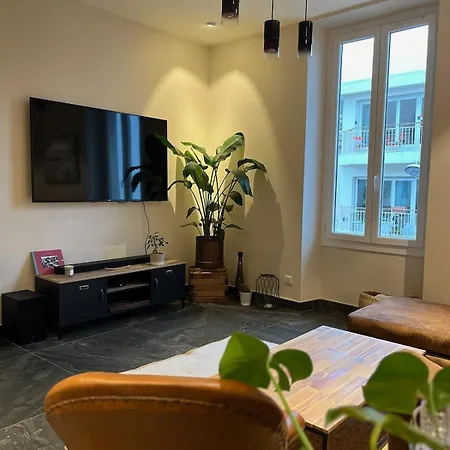 Apartment Urban Design 6 People Near Dowtown With Air Conditioning & Netflix Nice