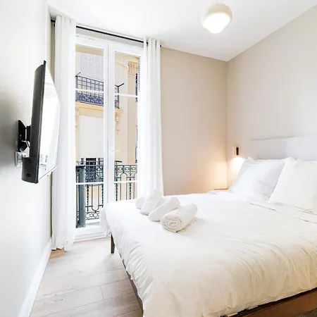 One-bedroom In Carre D'or, 200m Apartment Nice