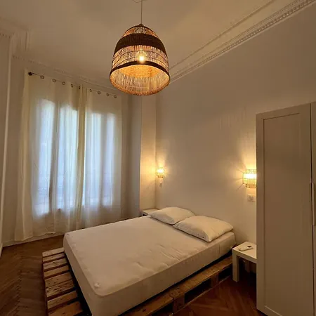 Apartment Urban Charm 6 People Near Dowtown With Air Conditioning & Netflix