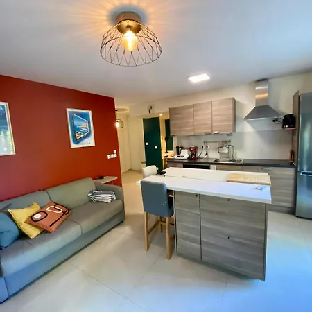 Apartment West Ground-floor One Bedroom With Parking, Garden, Pool