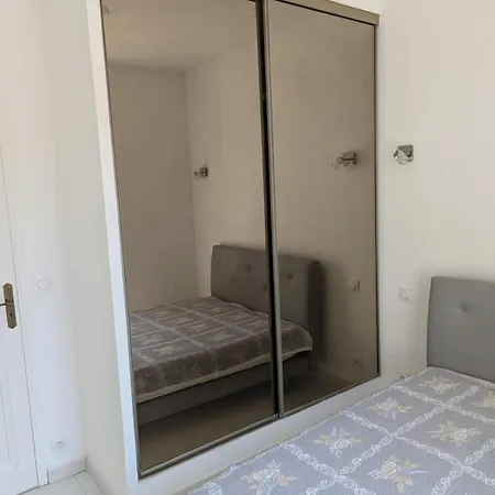 2 In Nice, Center *