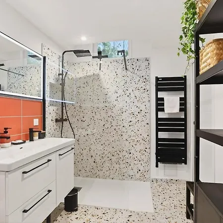 Magnifique Maison Avec Parking A 50m De La