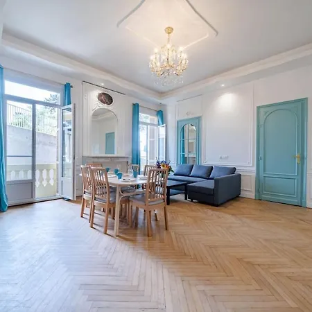 Monique Chic-free Parking Apartment