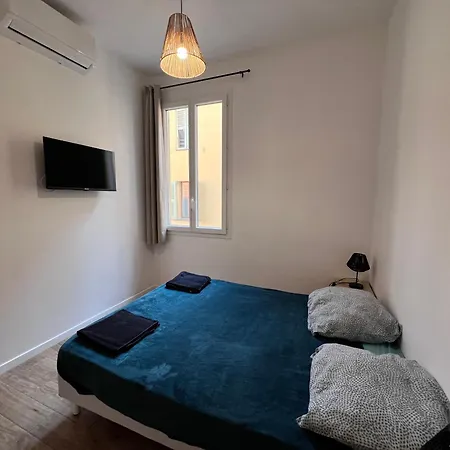 3 Chambres, Piscine Privee Et Parking *