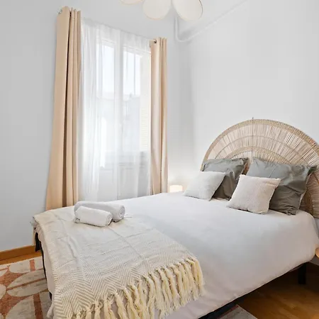 Renting - Arson - Chic & Modern Design 2-bedroom Ac Port Apartment Nice