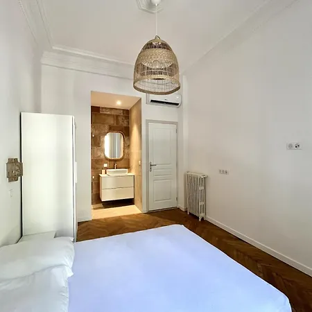 Urban Charm 6 People Near Dowtown With Air Conditioning & Netflix Apartment *