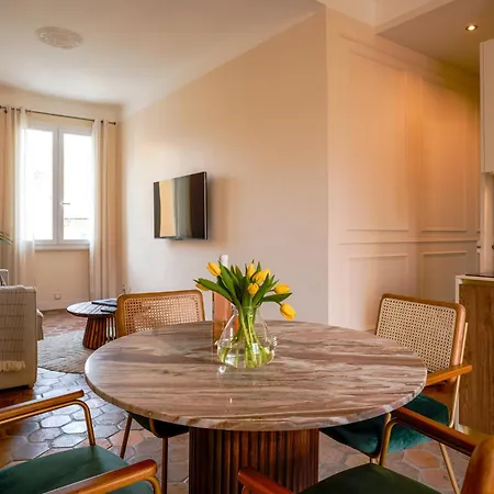 Gatsby Apartment