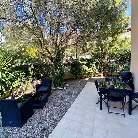 Apartment West Ground-floor One Bedroom With Parking, Garden, Pool *