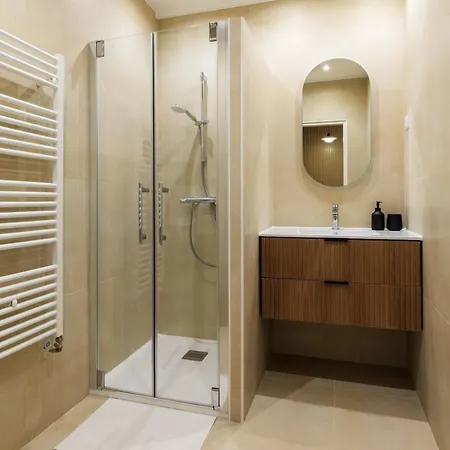 Apartment Charme Nicois, 15min De La Mer, 3 Chambres, Climatisation, Terrasse