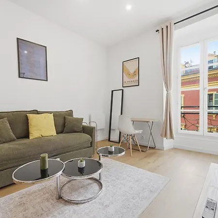 Magnifique 2 Pieces Place Massena Apartment *