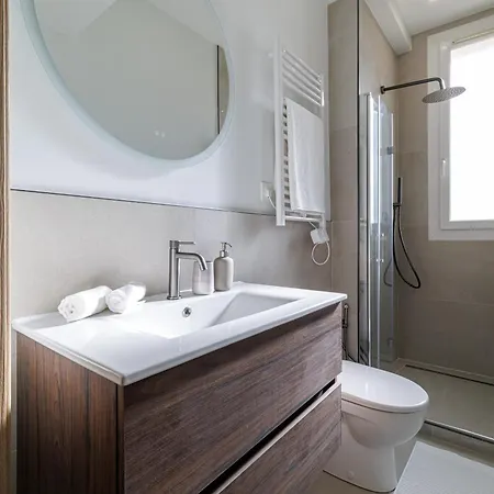 One-bedroom In Carre D'or, 200m Apartment *