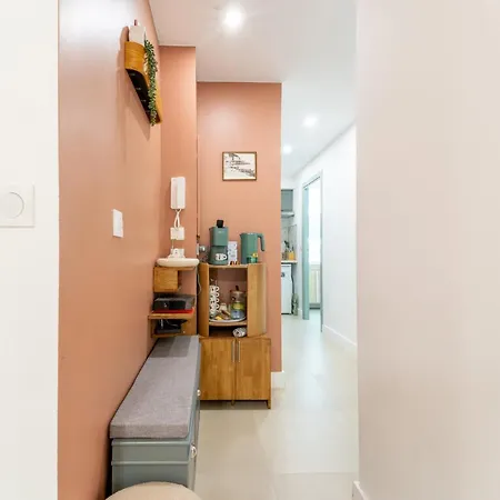 With 1 Bedroom, Gambetta, Russian Church Apartment *