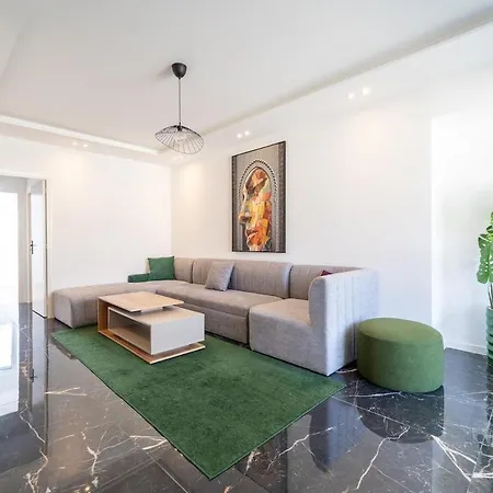 Apartment Carras *