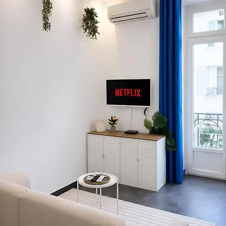Cozy - 2 Min Walk From Apartment