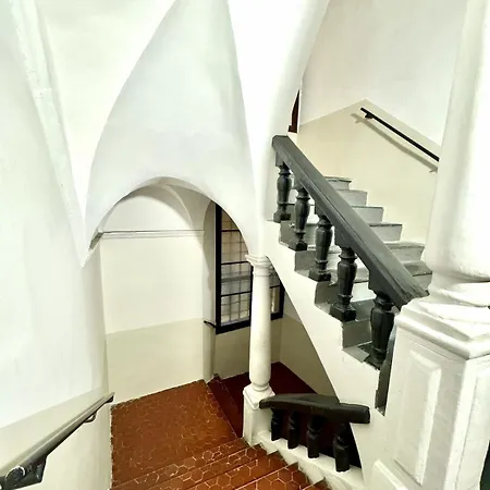 In Vieux-nice, Saleya Apartment